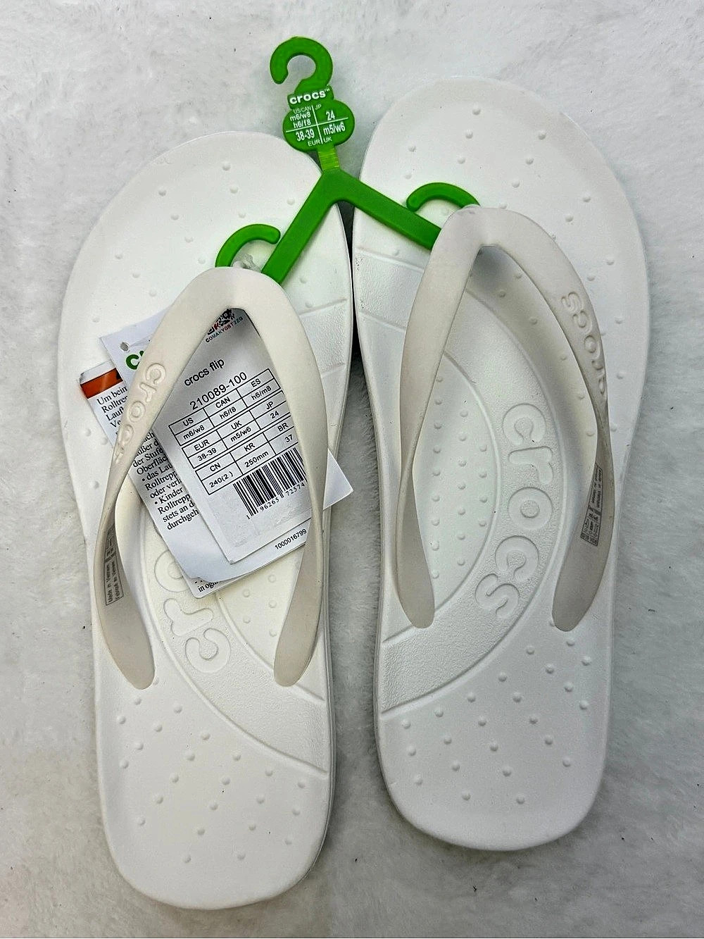 Crocs Unisex Thong Flip Flops in White size US Men 6 / Women 8 NWT